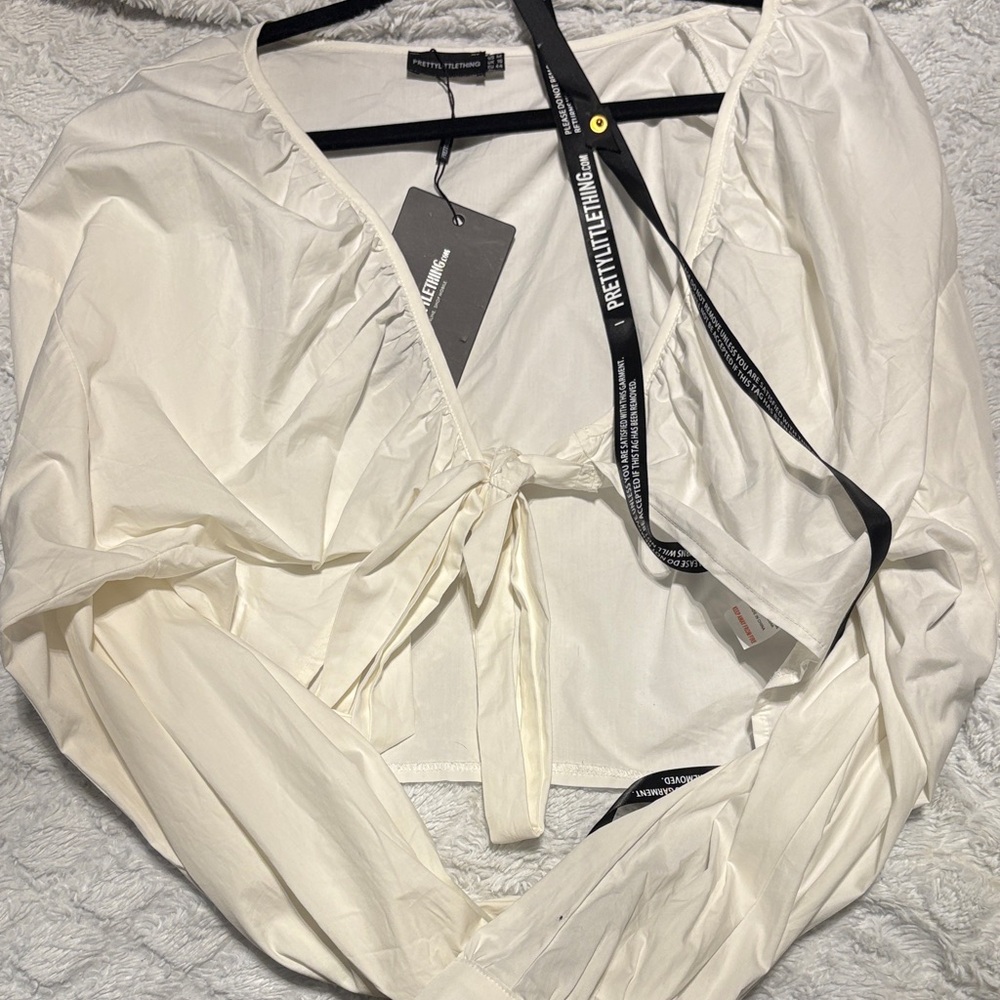 PrettyLittleThing Cream Tie-Front Cropped Blouse
